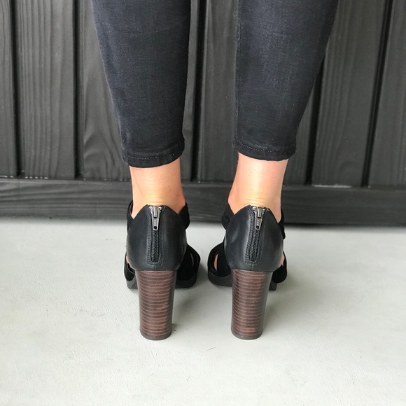 Thick Crisscrossed Bands Suede Block Heel Sandal - Picture 3 of 5